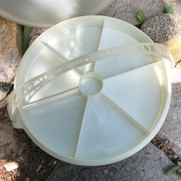 Vintage “Party Susan” Tupperware Divided Tray-Lid & Removable Handle-12in - Picture 6 of 13
